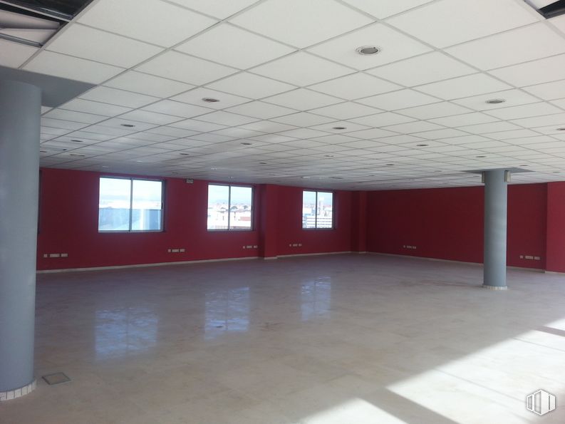 Office for rent at Carretera Fuencarral, 66, Alcobendas, Madrid, 28108 with window, property, building, hall, field house, fixture, wood, interior design, flooring and floor around