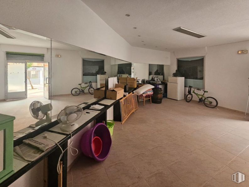 Retail for sale at Zona Santa María de Benquerencia, Toledo, 45007 with bicycle, wheel, property, building, tire, bicycle wheel, interior design, flooring, wood and floor around