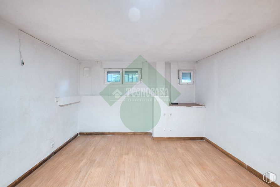 Local en venta en Calle Eduardo Morales, Carabanchel, Madrid, 28025 con ventana, edificio, accesorio, pintura, madera, suelos, suelo, techo, tinte para madera y hall alrededor