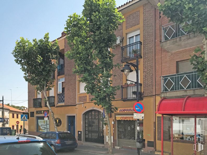 Local en venta en Avenida del Consuelo, 1, Ciempozuelos, Madrid, 28350 con coche, ventana, edificio, cielo, propiedad, árbol, planta, placa de matrícula del vehículo, vehículo y diseño urbano alrededor