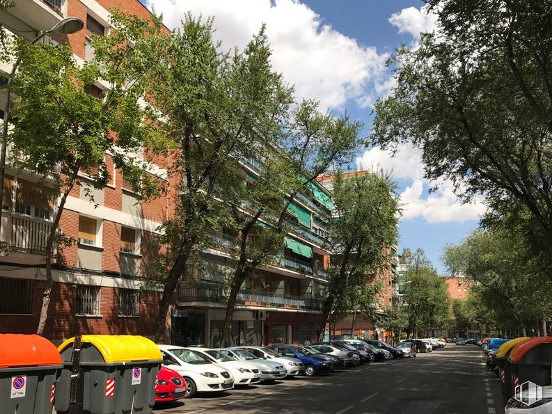 Local en venta en Calle Marqués de Jura Real, Carabanchel, Madrid, 28019 con coche, edificio, cielo, nube, vehículo, vehículo de motor, rueda, infraestructura, superficie de la carretera y neumático alrededor