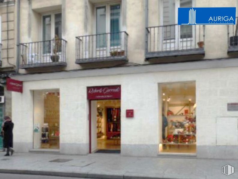 Retail for sale at Calle Atocha, Centro, Madrid, 28012 with person, window, fixture, facade, building, city, font, door, street and event around