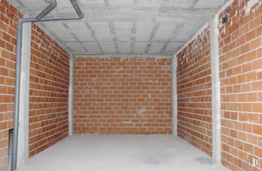 Retail for sale at Calle Virgen de la Vega, s/n, Cabanillas del Campo, Guadalajara, 19171 with lighting, rectangle, wood, building, fixture, brickwork, flooring, shade, brick and floor around