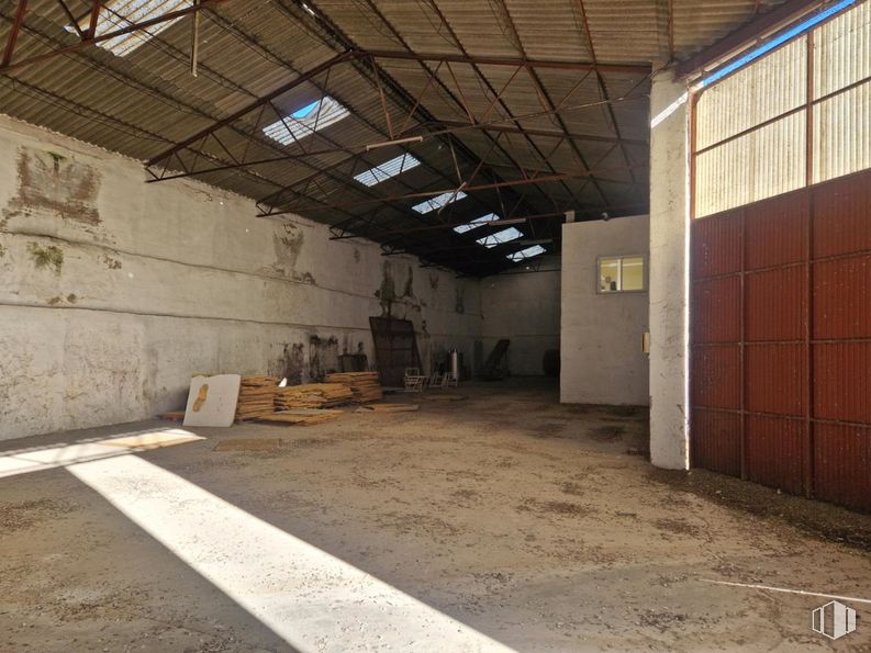 Industrial for sale at Calle Gibraltar Español, Torrijos, Toledo, 45500 with property, wood, floor, flooring, brickwork, brick, beam, hall, road surface and composite material around