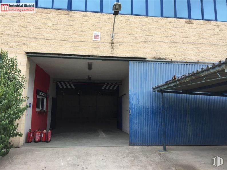 Industrial for sale at Zona Industrial El Álamo, El Álamo, Madrid, 28607 with composite material, concrete, garage door and garage around