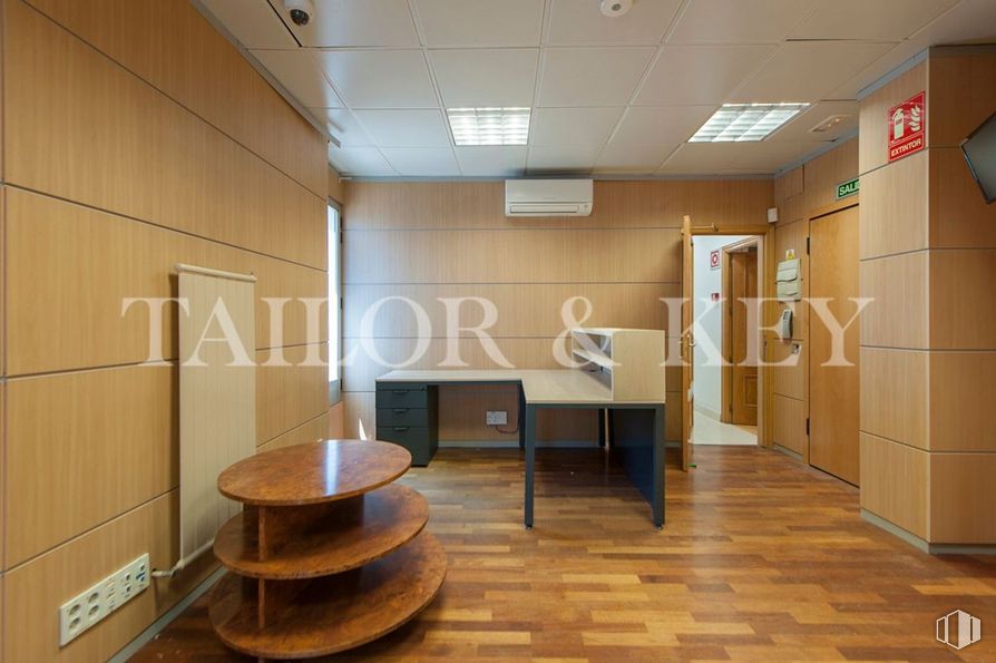 Oficina en venta en Paseo Castellana, Chamartín, Madrid, 28046 con mesa, mueble, madera, interiorismo, arquitectura, hall, suelos, suelo, techo y inmobiliario alrededor