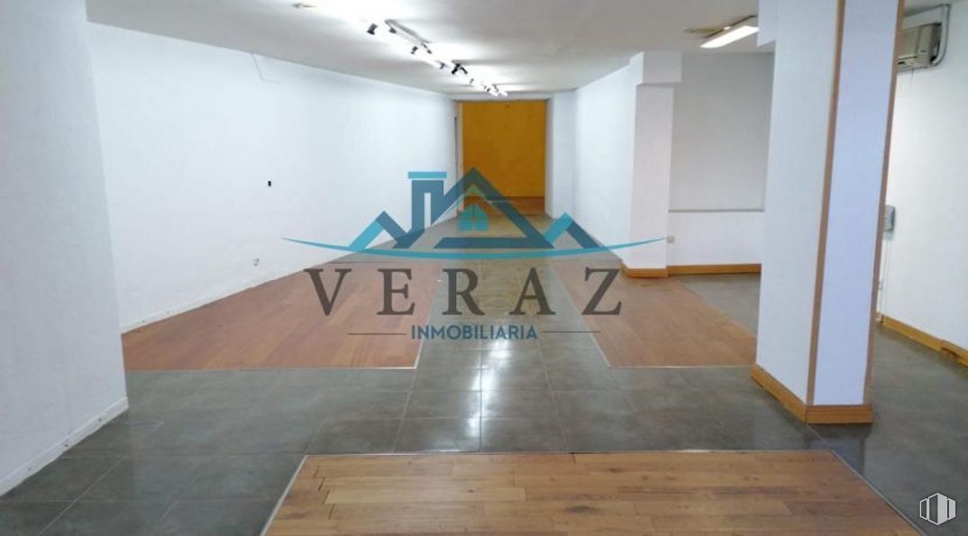 Retail for sale at Calle Portiña del Salvador, Talavera de la Reina, Toledo, 45600 with table top, lighting, wood, interior design, flooring, hall, floor, wall, art and ceiling around