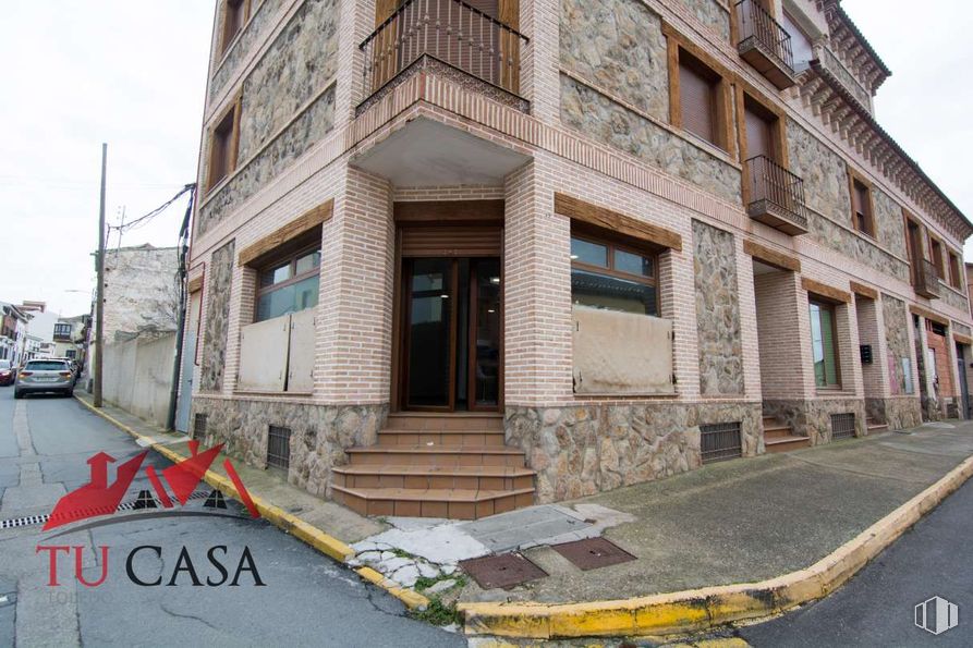 Local en alquiler en Casco urbano, La Puebla de Montalbán, Toledo, 45516 con ventana, edificio, pared, barrio, puerta, apartamento, albañilería, ladrillo, balcón y iluminación natural alrededor