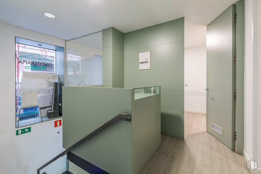 Local en venta en Calle Raimundo Lulio, Chamberí, Madrid, 28010 con ebanistería, edificio, accesorio, diseño de interiores, piso, suelo, vidrio, techo, material compuesto y puerta alrededor