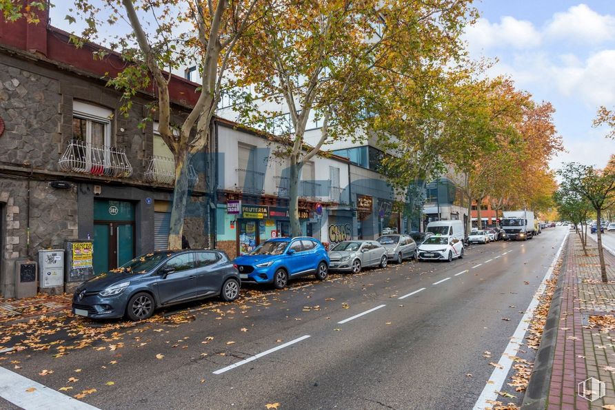 Local en venta en Calle Alcalá, San Blas - Canillejas, Madrid, 28027 con coche, puerta, neumático, vehículo terrestre, rueda, vehículo, planta, cielo, vehículo de motor y edificio alrededor