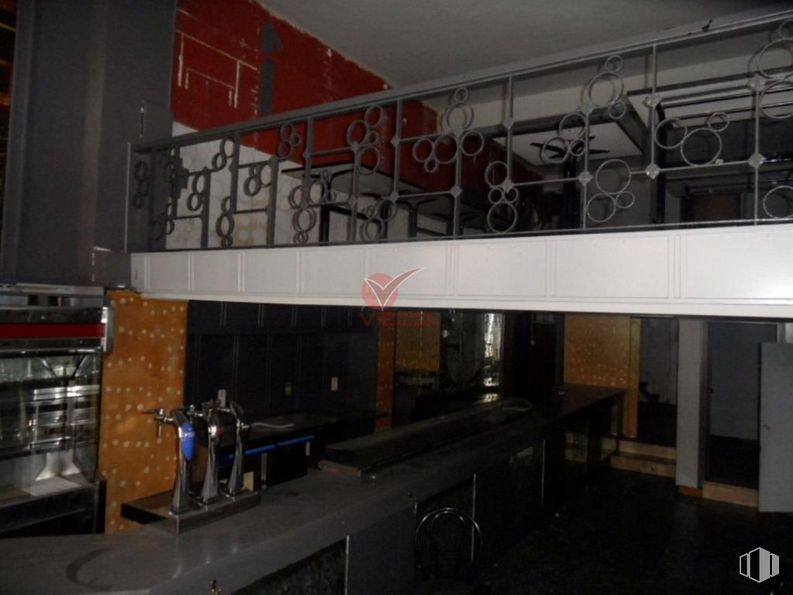 Retail for sale at Zona de Avenida República Argentina, Cuenca, 16002 with countertop, cabinetry, interior design, building, barware, wood, flooring, shelving, automotive design and kitchen around