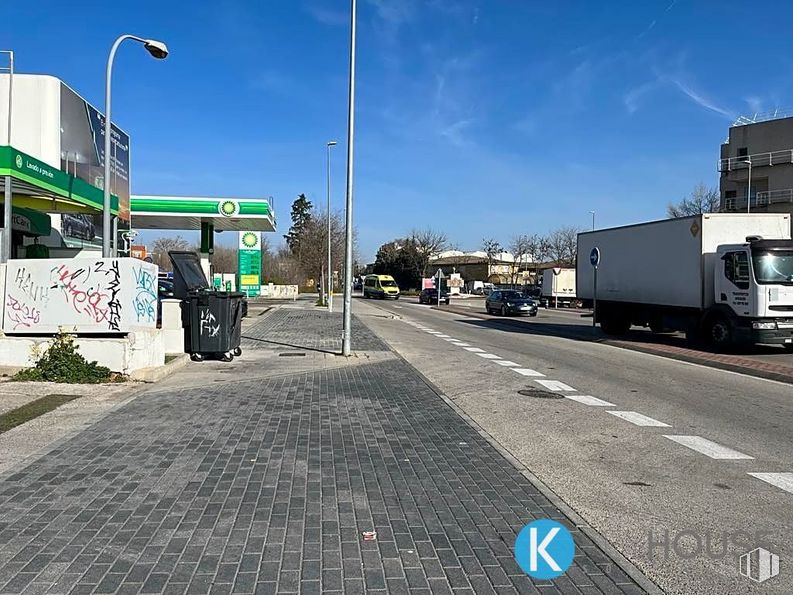 Oficina en alquiler y venta en Zona empresarial, Coslada, Madrid, 28820 con camión, autobús, cielo, nube, neumático, rueda, luz de la calle, infraestructura, superficie de la carretera y asfalto alrededor