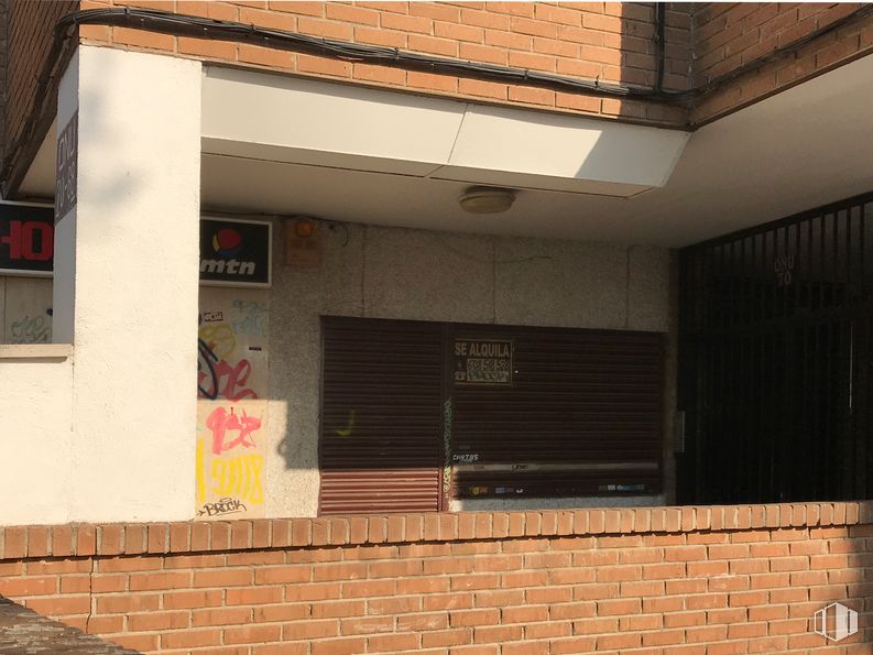 Local en alquiler y venta en Avenida ONU, 70, Móstoles, Madrid, 28936 con propiedad, edificio, ventana, albañilería, ladrillo, madera, alumbrado, casa, área residencial y bienes raíces alrededor