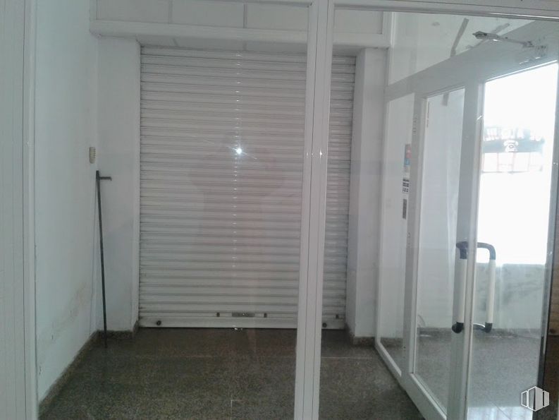 Local en alquiler en Calle Catamarán, 9, Arganda del Rey, Madrid, 28500 con persiana de la ventana, accesorio, madera, exterior automotriz, piso, pavimento, material compuesto, gas, puerta y madera alrededor