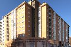 Retail for sale at Avenida Cerro Milano, 143, Villa de Vallecas, Madrid, 28031 with building, sky, property, window, car, tower block, street light, urban design, condominium and house around