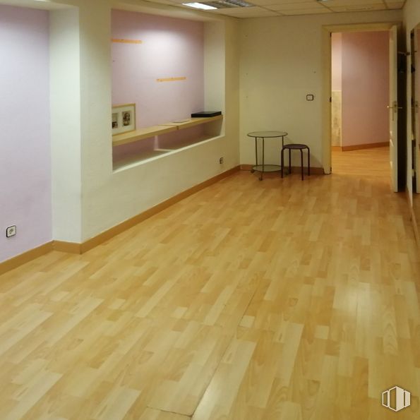 Office for rent at Zona Pradillo, Móstoles, Madrid, 28931 with table, wood, hall, tile flooring, floor, flooring, laminate flooring, hardwood, beige and wood stain around