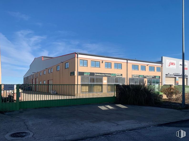 Industrial for sale at Polígono Vicolozano, Ávila, 05194 with sky, plant, cloud, window, asphalt, road surface, facade, urban design, building and city around