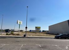 Industrial for rent at Polígono Puerta de Madrid, San Fernando de Henares, Madrid, 28830 with car, building, automotive parking light, sky, tire, plant, street light, vehicle, wheel and asphalt around