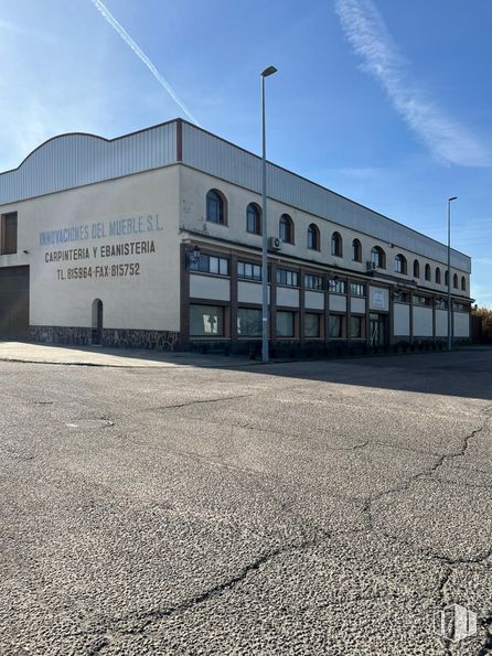 Industrial for sale at Camino Viejo Oropesa, s/n, Talavera de la Reina, Toledo, 45600 with building, sky, cloud, street light, asphalt, window, road surface, facade, city and commercial building around