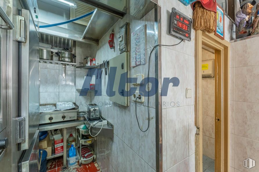 Local en venta en Calle Melchor Cano, Moncloa - Aravaca, Madrid, 28008 con accesorio, edificio, puerta, gas, máquina, madera, suministro eléctrico, ingeniería, habitación y suelos alrededor