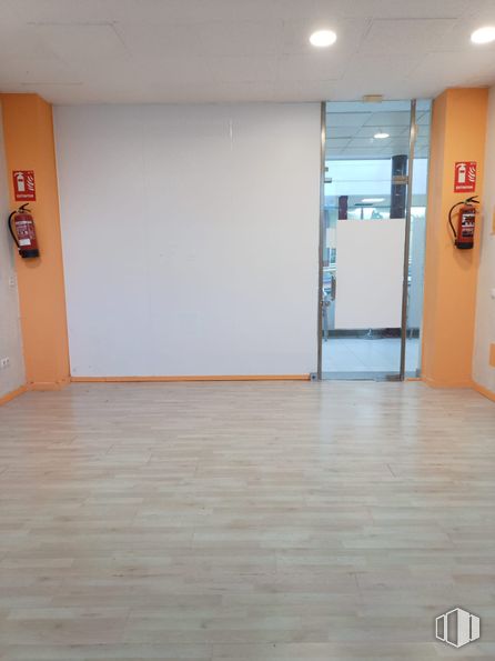 Local en venta en Calle José Celestino Mutis, 2, Rivas-Vaciamadrid, Madrid, 28529 con accesorio, interiorismo, madera, suelo, propiedad material, suelos, hall, edificio, madera dura y suelo de baldosas alrededor