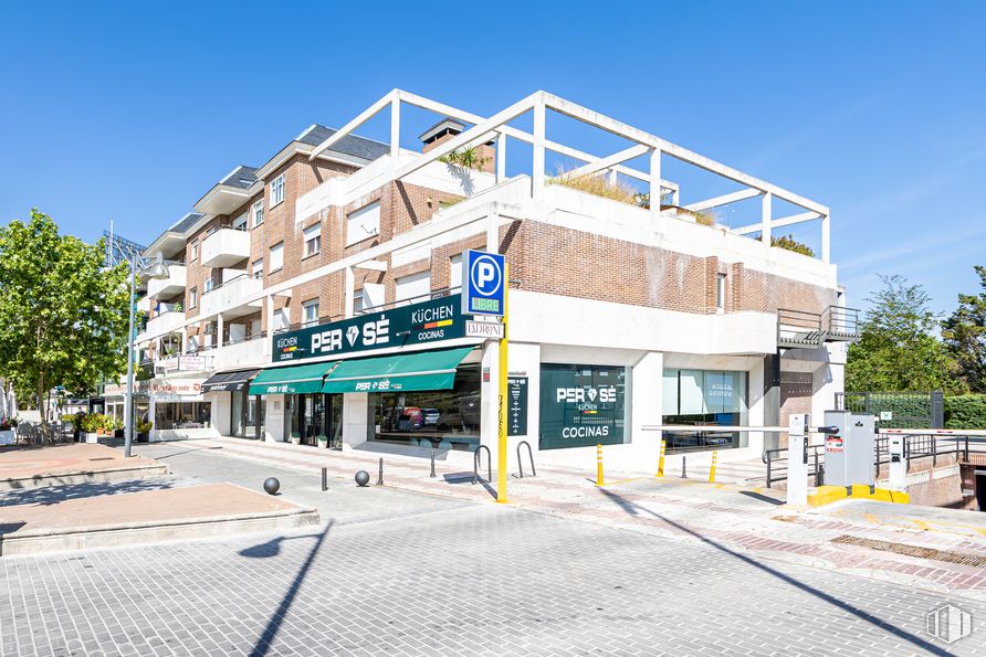 Oficina en alquiler en Edificio Las Jaras, Calle Luxemburgo, 4, Pozuelo de Alarcón, Madrid, 28223 con cielo, arquitectura, diseño urbano, árbol, zona residencial, sombra, fachada, ciudad, edificio comercial y área metropolitana alrededor