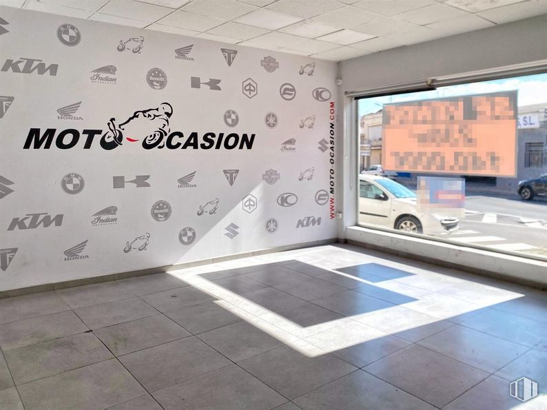 Retail for sale at Calle Manzaneque, Mora, Toledo, 45400 with car, wheel, tire, automotive tire, automotive design, flooring, vehicle, building, floor and interior design around