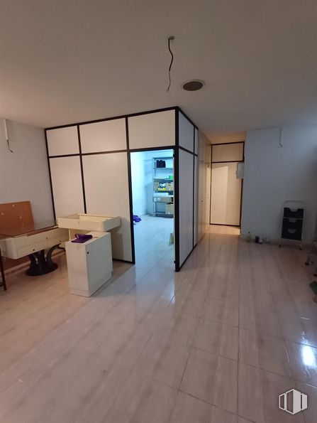 Local en venta en Avenida Comunidad de Madrid, 11, Mejorada del Campo, Madrid, 28840 con mesa, madera, suelos, suelo, accesorio, hall, puerta, ebanistería, madera dura y edificio alrededor