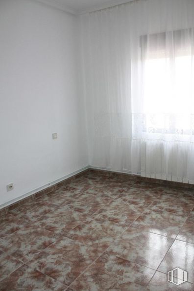 Local en venta en Avenida Moreno Torres, 31, Alcaudete de la Jara, Toledo, 45662 con ventana, madera, accesorio, suelo, piso, madera, cortina, sombra, tintes y sombras y tinte para madera alrededor