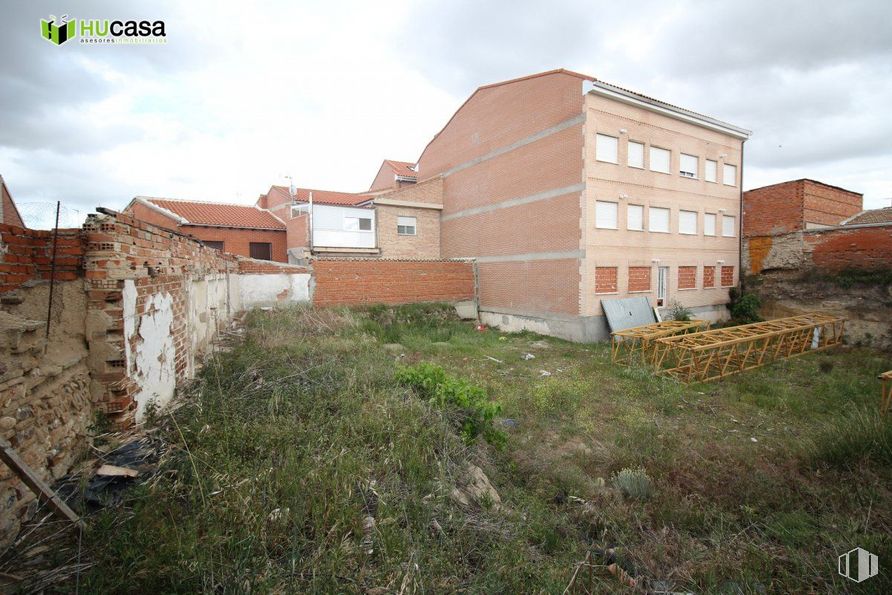 Land for sale at Casco Urbano, Bargas, Toledo, 45593 with house, cloud, sky, property, building, plant, fixture, window, land lot and neighbourhood around