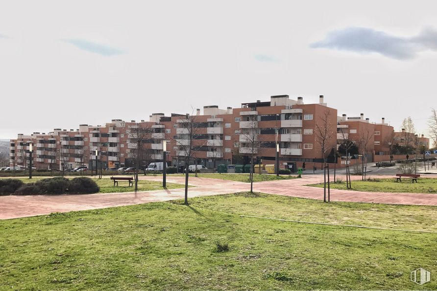 Retail for sale & for rent at Calle Marbella, 35, Arroyomolinos, Madrid, 28939 with building, sky, cloud, plant, window, land lot, grass, urban design, tower block and condominium around