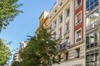 Office for rent at Calle Zurbano,80, Chamberí, Madrid, 28010 with car, building, sky, wheel, vehicle, tire, window, infrastructure, tree and urban design around