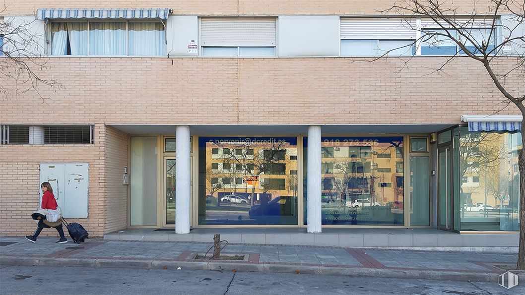 Oficina en venta en Calle Valdelasfuentes, 7, Alcobendas, Madrid, 28100 con ventana, persona, edificio, mediante, accesorio, arquitectura, superficie de la carretera, fachada, bienes raíces, gas, tintes y matices y camino alrededor