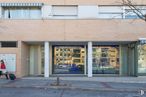 Office for sale at Calle Valdelasfuentes, 7, Alcobendas, Madrid, 28100 with window, person, building, door, fixture, architecture, road surface, facade, real estate, gas, tints and shades and road around