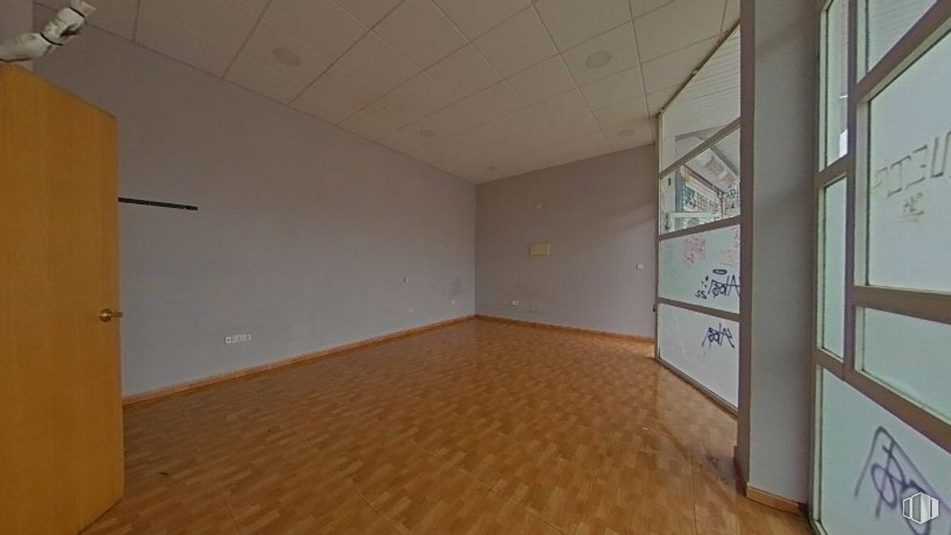 Local en venta en Avenida Pablo Iglesias, Leganés, Madrid, 28914 con puerta, madera, pasillo, pavimentos, piso, accesorio, ventana, madera, edificio y techo alrededor