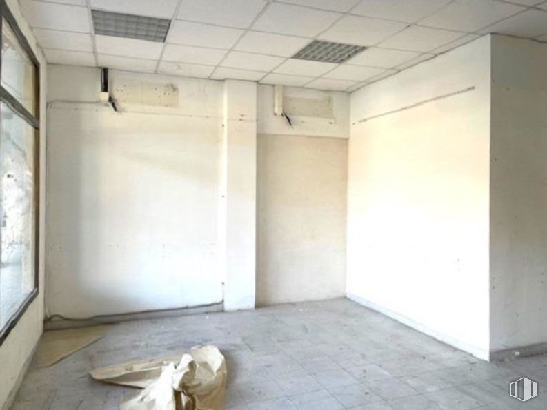 Retail for sale & for rent at Avenida Guadarrama, Villanueva del Pardillo, Madrid, 28229 with building, wood, flooring, floor, window, hall, hardwood, ceiling, house and concrete around