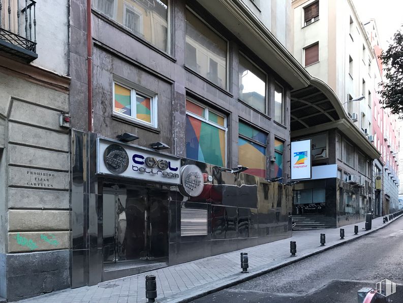 Retail for sale at Calle San Bernardo, 5, Centro, Madrid, 28013 with window, building, urban design, neighbourhood, facade, city, house, sidewalk, road and metropolis around