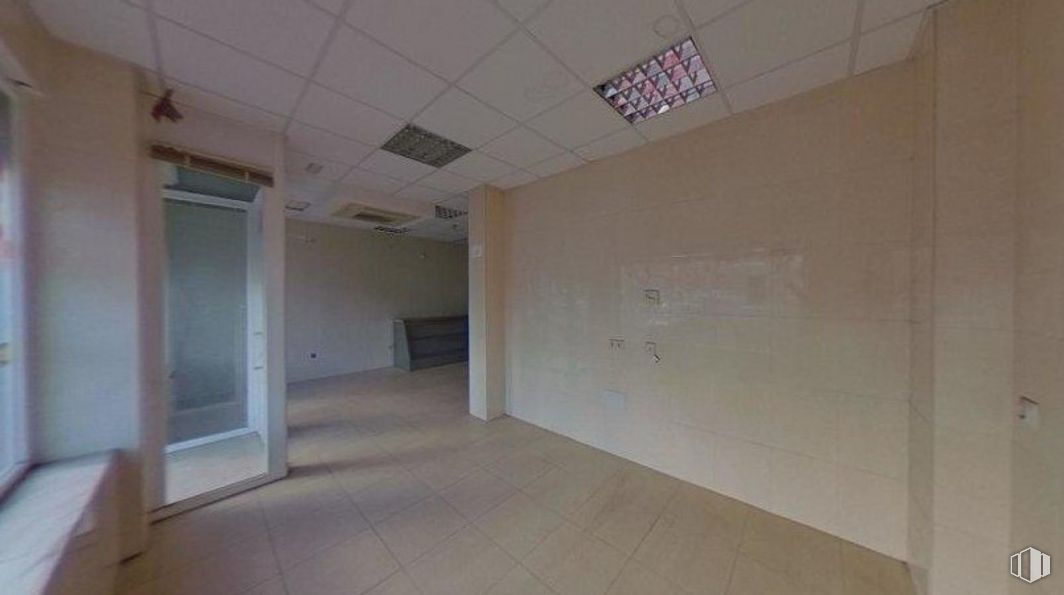 Local en venta en Calle San Martín de la Vega, Valdemoro, Madrid, 28341 con puerta, pasillo, madera, pavimentos, piso, accesorio, techo, madera, vidrio y material compuesto alrededor