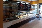 Local en alquiler y venta en Centro urbano, Segovia, 40002 con silla, comida, venta al por menor, vitrina, comida rápida, cocina, edificio, uso mixto, postre y vajilla alrededor