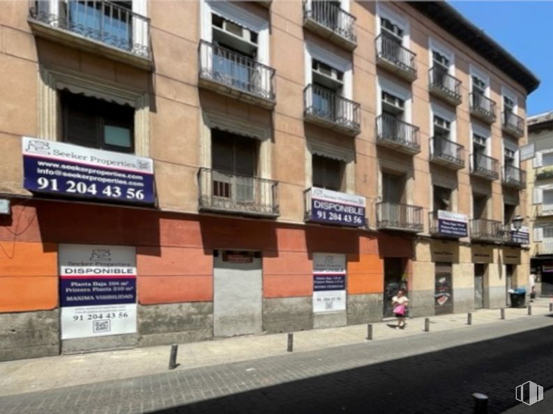 Local en alquiler en Calle Cruz, 6, Centro, Madrid, 28012 con edificio, ventana, diseño urbano, zona residencial, barrio, cielo, ciudad, inmobiliario, fachada y edificio comercial alrededor