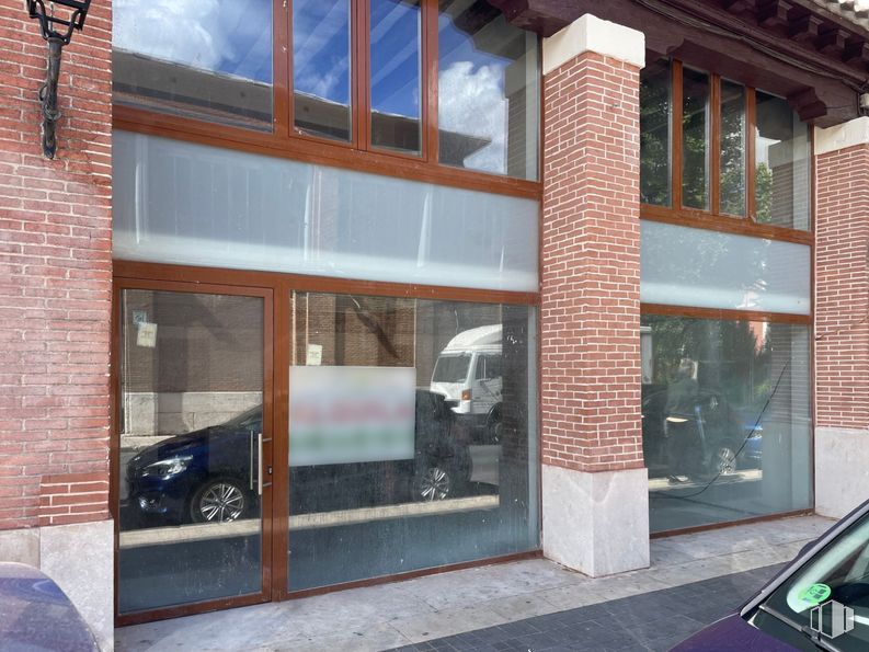 Local en alquiler en Calle Abastos, Aranjuez, Madrid, 28300 con coche, puerta, ventana, edificio, rueda, ladrillo, madera, albañilería, vehículo y arquitectura alrededor