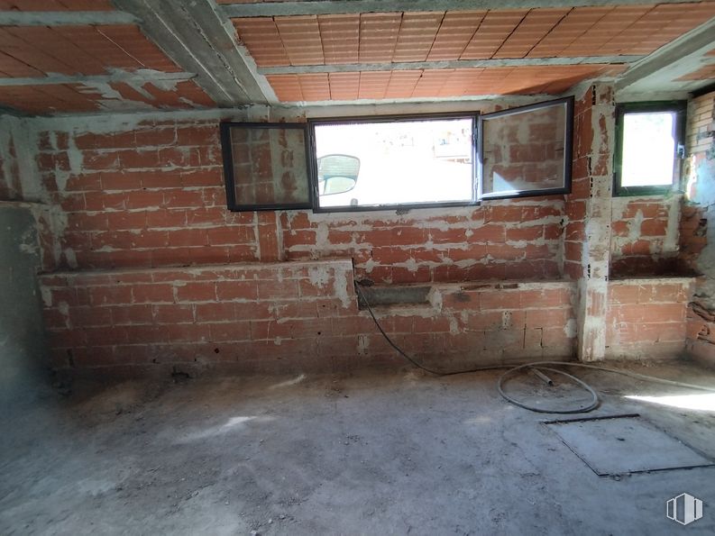 Local en venta en Calle Nuestra Señora de las Nieves, Toledo, 45006 con ventana, edificio, madera, albañilería, ladrillo, suelo, haz, suelos, material de construcción y gas alrededor