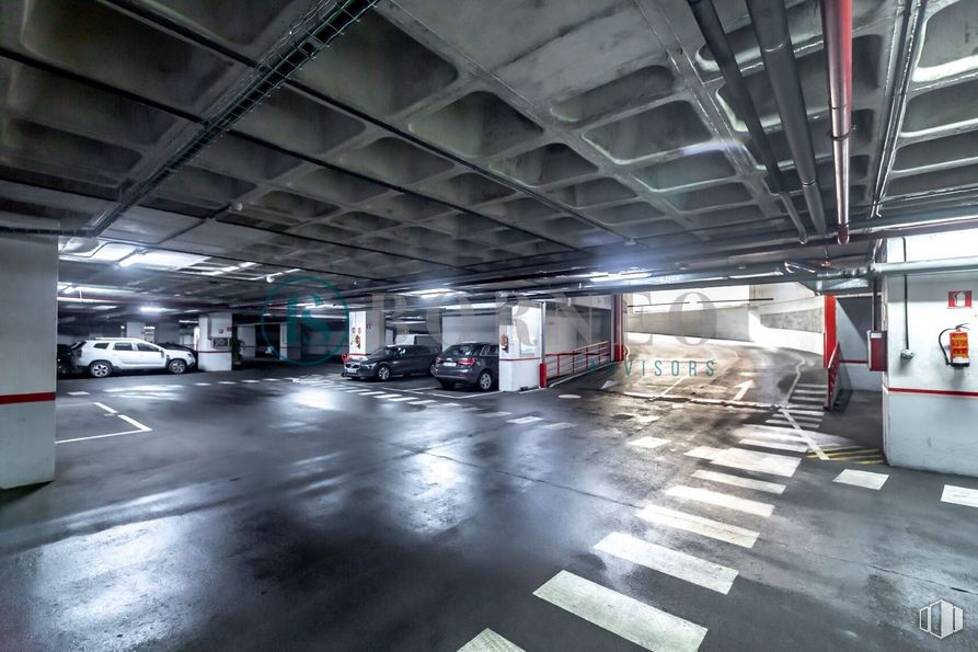 Industrial for rent at Edificio Novosur, Avenida Rosales, 42, Villaverde, Madrid, 28041 with car, wheel, vehicle, building, automotive lighting, motor vehicle, tire, automotive design, asphalt and mode of transport around