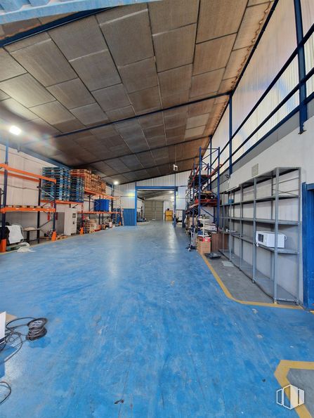 Nave en alquiler en Calle Gavilán, Fuenlabrada, Madrid, 28946 con suelos, suelo, techo, alumbrado, material compuesto, hall, metal, almacén, ingeniería y material de construcción alrededor