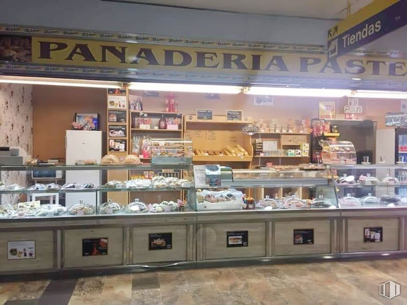 Local en venta en Calle Pablo Casals, 27, Parla, Madrid, 28980 con ebanistería, comida, estante, producto, edificio, encimera, tienda de conveniencia, vitrina, estantería y comida rápida alrededor