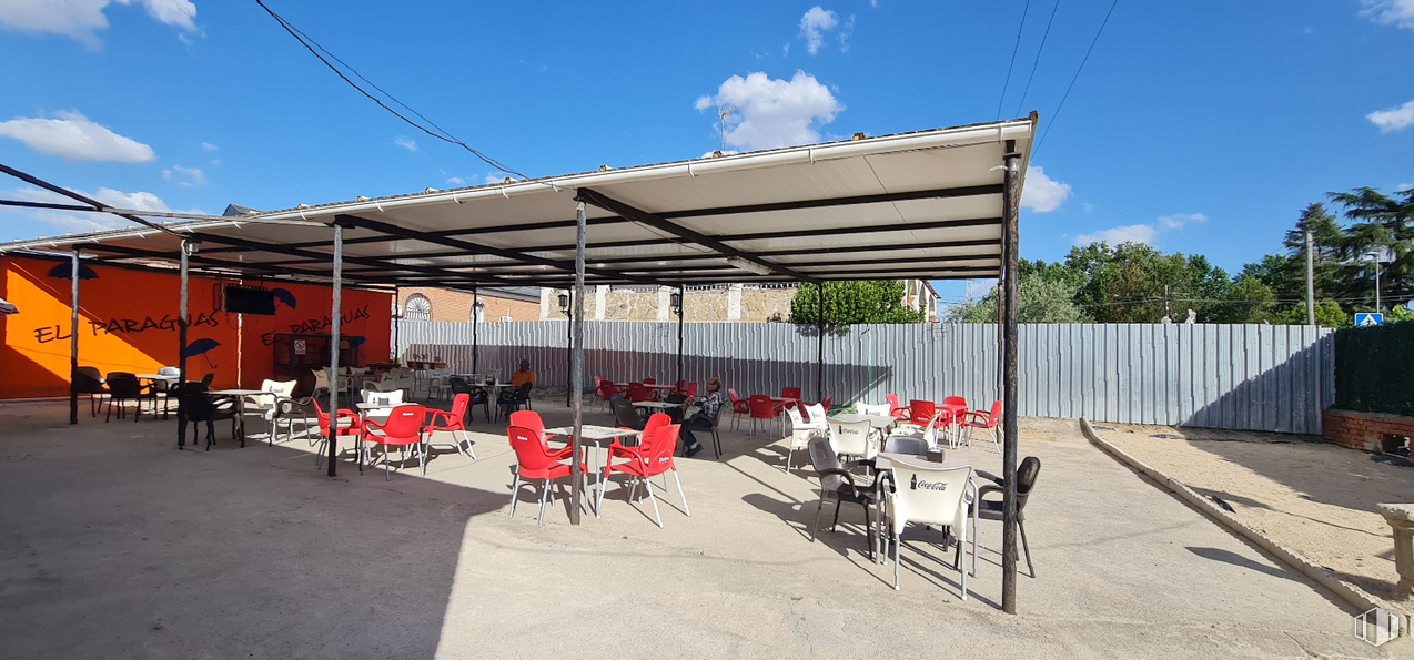 Retail for sale & for rent at Calle Lagartera, Escalona, Toledo, 45910 with sky, furniture, cloud, table, chair, plant, shade, outdoor furniture, architecture and outdoor table around