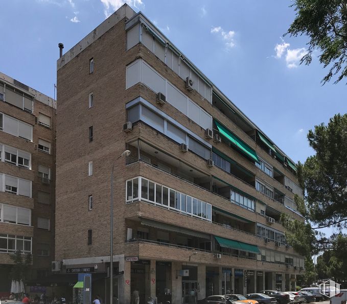 Local en venta en Calle Jazmín, Ciudad Lineal, Madrid, 28033 con edificio, cielo, nube, día, propiedad, ventana, árbol, bloque de torre, diseño urbano y rueda alrededor