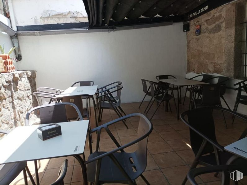 Retail for rent at Avenida Honorio Lozano, Collado Villalba, Madrid, 28400 with chair, table, kitchen & dining room table, property, furniture, building, interior design, architecture, wood and floor around