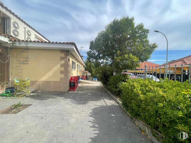 Local en venta en Calle Pizarro, 28, Huecas, Toledo, 45511 con cielo, nube, planta, edificio, luz de la calle, superficie de la carretera, lote de terreno, asfalto, árbol y paisaje alrededor