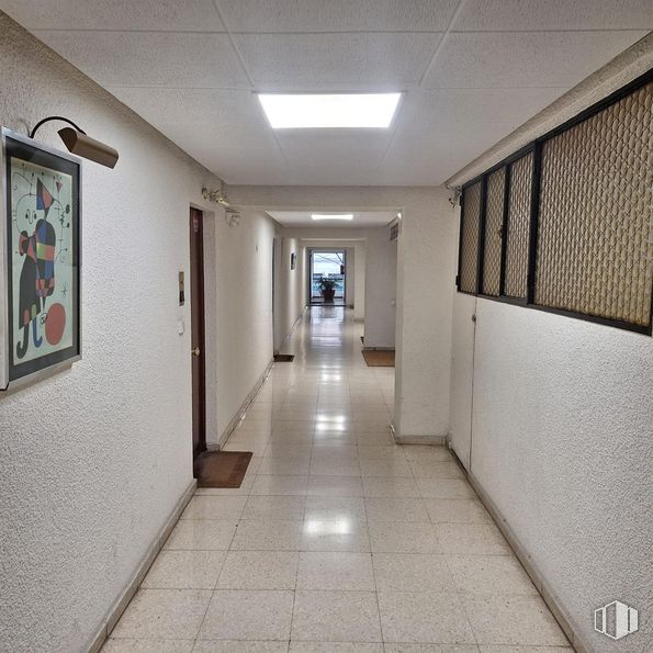 Oficina en venta en Zona Nuevos Ministerios - Ríos Rosas, Chamberí, Madrid, 28003 con lámpara, marco, accesorio, interiorismo, suelo, suelos, hall, inmobiliario, edificio y puerta alrededor